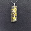 Pendentif en résine et fleurs – Image 4